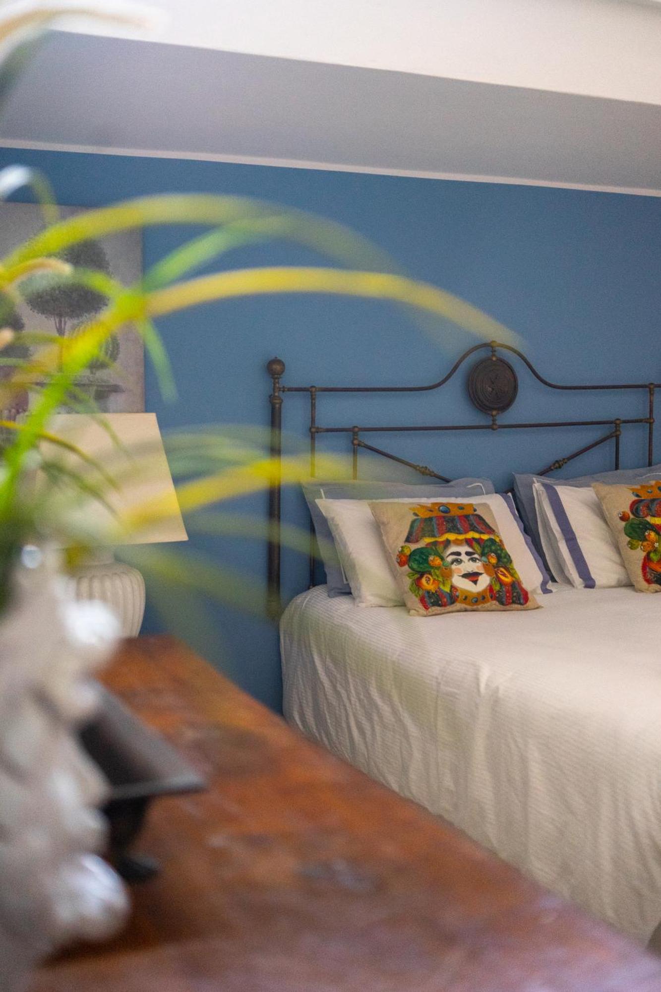 Guest House Antichi Ulivi มอนเดลโล ภายนอก รูปภาพ