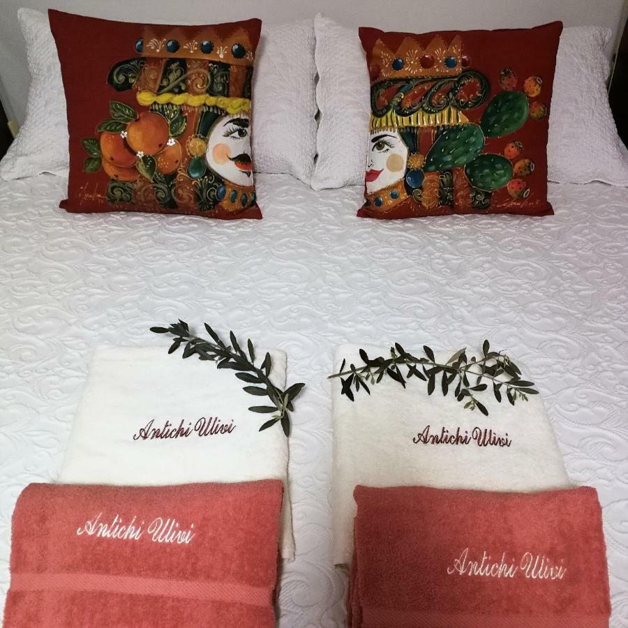Guest House Antichi Ulivi มอนเดลโล ภายนอก รูปภาพ
